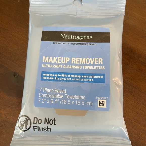 Neutrogena Belt Bag, 1-Lrg Zip Pocket , 1-Smaller Zip Pocket with products. - Picture 7 of 9